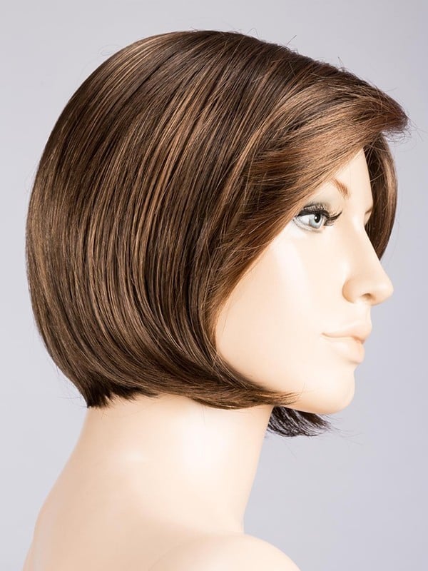 Perruque Fresh Mono Part : carré lisse dégradé avec volume naturel, frange sur le côté, rendu discret et féminin