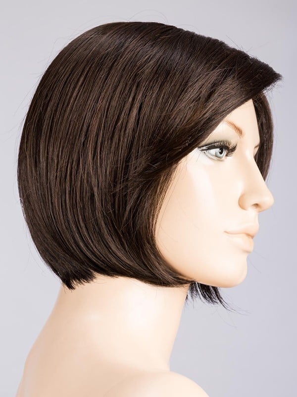 Perruque Fresh Mono Part : carré lisse dégradé avec volume naturel, frange sur le côté, rendu discret et féminin