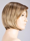 Perruque Fresh Mono Part : carré lisse dégradé avec volume naturel, frange sur le côté, rendu discret et féminin