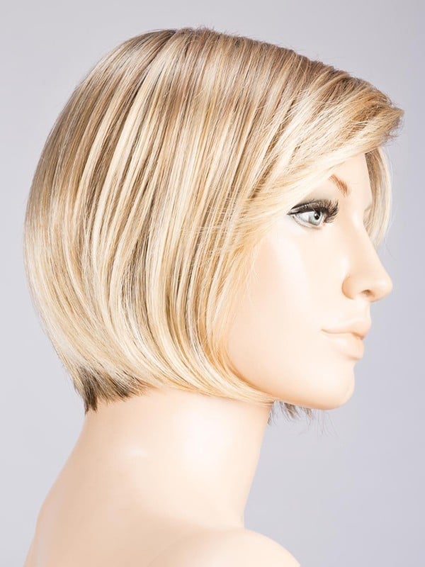 Perruque Fresh Mono Part : carré lisse dégradé avec volume naturel, frange sur le côté, rendu discret et féminin