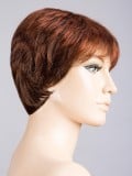 Perruque Ginger Mono Hair Power : coupe courte classique, tulle cinéma invisible et frange effilée, confort léger au quotidien.
