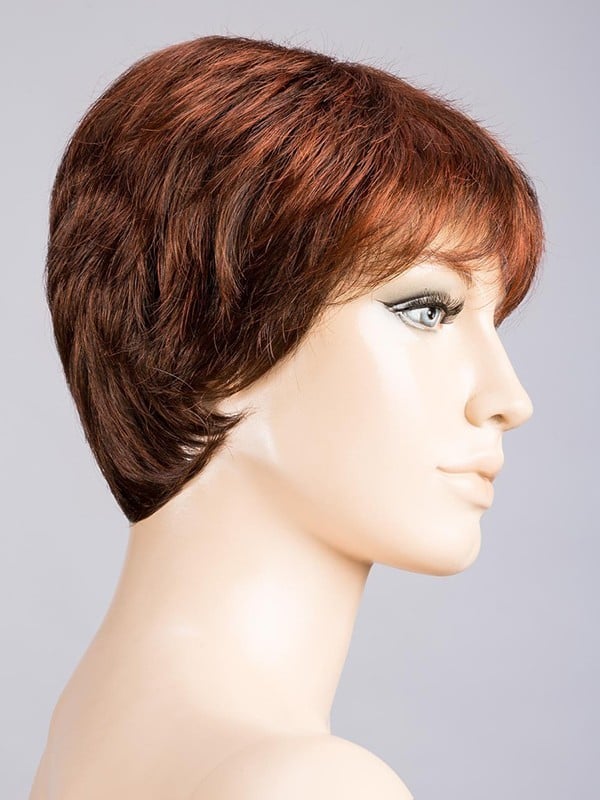 Perruque Ginger Mono Hair Power : coupe courte classique, tulle cinéma invisible et frange effilée, confort léger au quotidien.