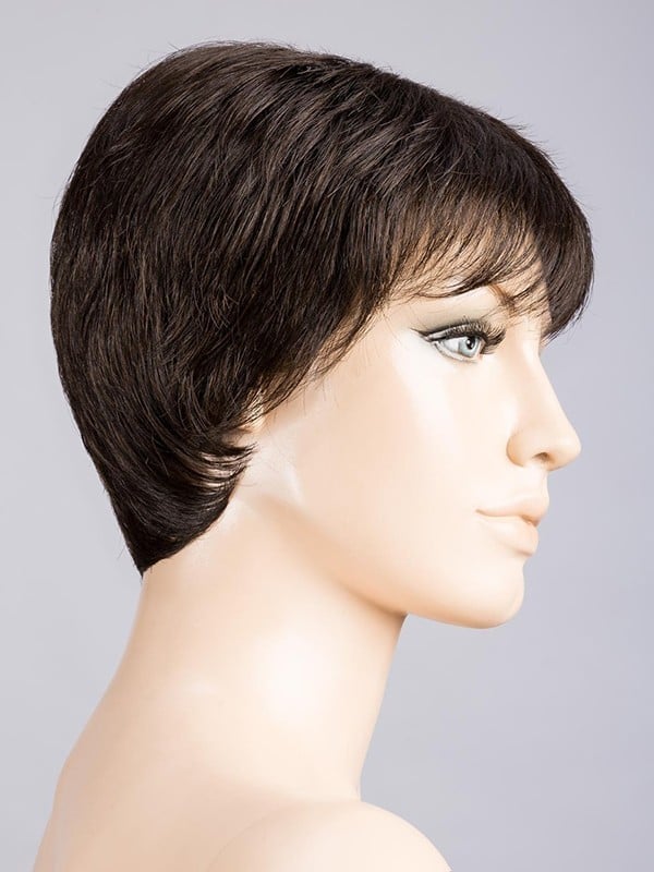 Perruque Ginger Mono Hair Power : coupe courte classique, tulle cinéma invisible et frange effilée, confort léger au quotidien.