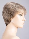 Perruque Ginger Mono Hair Power : coupe courte classique, tulle cinéma invisible et frange effilée, confort léger au quotidien.