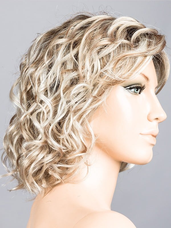 Perruque Ellen Wille Girl Mono Part : ondulations séduisantes, raie mono naturelle, volume girly et look rebelle