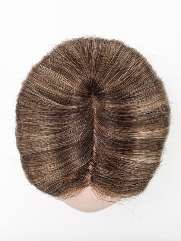 Perruque Glamour Mono Part : longue chevelure dégradée, frange fine, tulle cinéma et bordure invisible pour un rendu naturel.