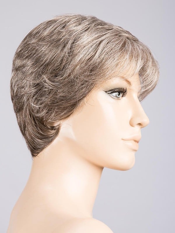 Perruque Light Mono Ellen Wille courte : coupe classique, frange légère, nuque longue, effet rooted/mix pour un look naturel