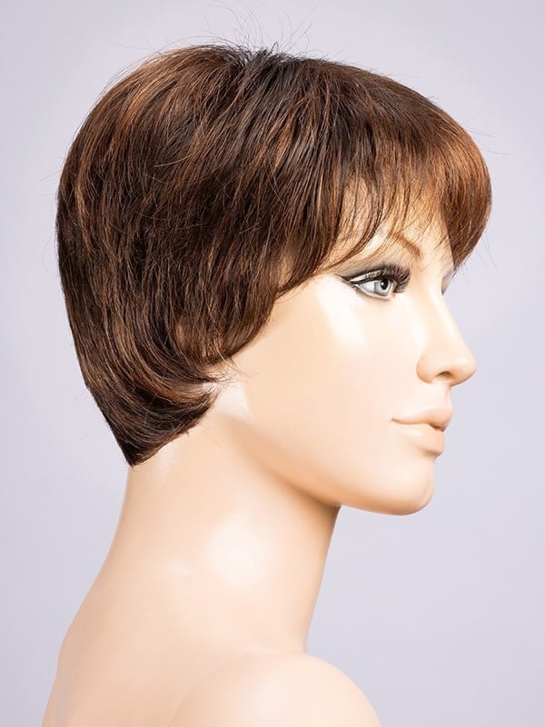 Perruque Liza Small Deluxe petite taille 52-54 cm : coupe courte légère, effet naturel, confort et ajustement sécurisé.