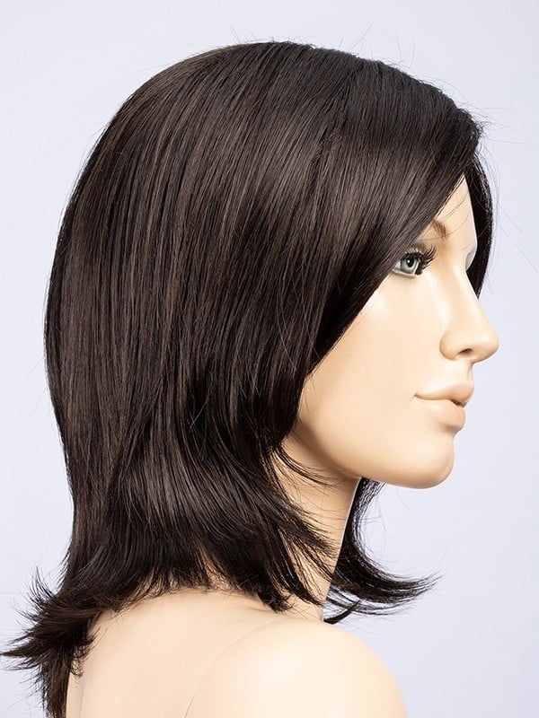 Perruque Lucky Mono Part : carré naturel avec raie, frange sur le côté et effet rooted (racines foncées)