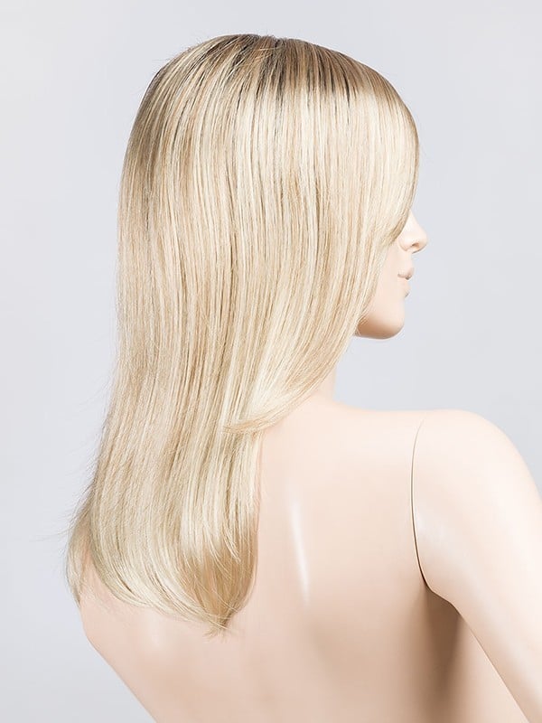 Perruque Miley Small Mono petite taille : cheveux longs, frange légère, finition naturelle (48–54 cm)