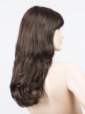 Perruque Pretty Hair Power : boucles Hollywood et frange épaisse, volume chic avec effet racines foncées ou balayage mix.