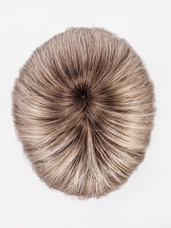 Perruque Pretty Hair Power : boucles Hollywood et frange épaisse, volume chic avec effet racines foncées ou balayage mix.