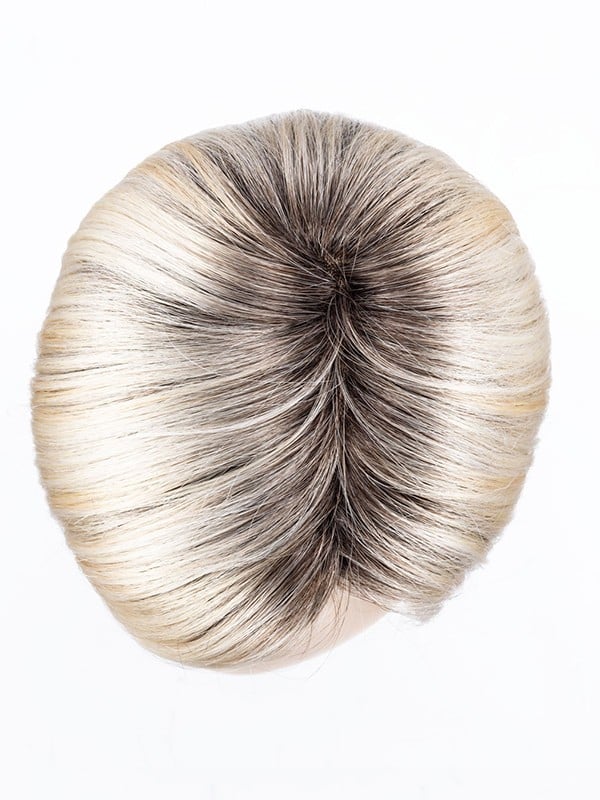 Perruque Rich Mono Ellen Wille : coupe courte dégradée et frange asymétrique, tulle cinéma discret pour un rendu naturel.