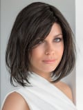 Perruque Icône Deluxe Ellen Wille : carré mi-long soyeux, tulle frontal extra-long, confort médical, rendu naturel et discret.