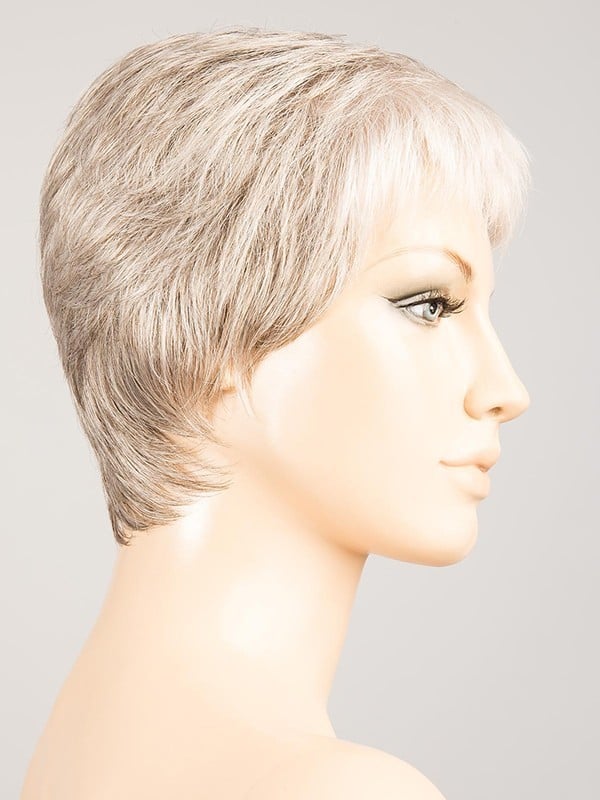 Perruque Risk Ellen Wille : coupe courte sportive, tulle cinéma discret, finitions rooted ou mix