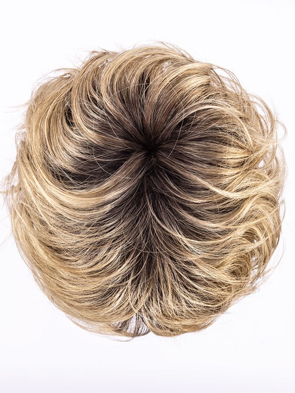 Perruque Show Ellen Wille : coupe courte asymétrique, ondulations légères, bordure invisible, rendu naturel et discret.