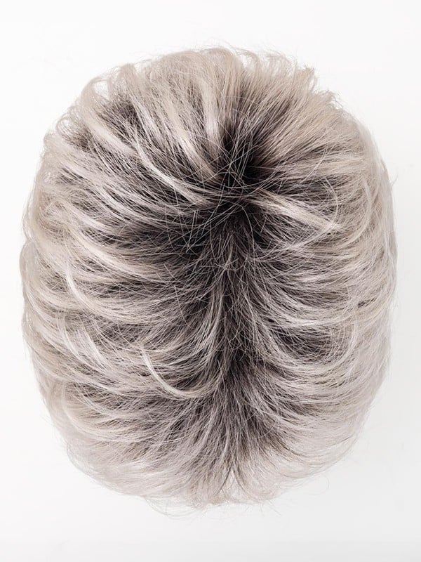 Perruque Spring Hi Hair Power : coupe pixie avec longue frange effilée, tulle cinéma pour un rendu naturel, légère et confortabl