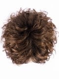 Perruque Storyville Ellen Wille : mi-longue bouclée, volume naturel, effet rooted mix, légère et confortable.