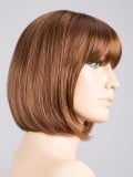 Perruque Sue Mono : carré classique avec frange, effet racines foncées (rooted) et balayage (mix), fibre synthétique légère au r