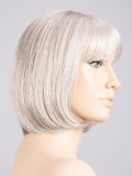 Perruque Sue Mono : carré classique avec frange, effet racines foncées (rooted) et balayage (mix), fibre synthétique légère au r