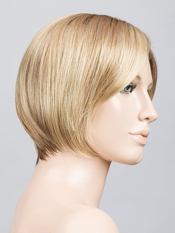 Perruque Talia Mono Part : carré court nuque dégagée, frange de côté, tulle cinéma transparent pour un rendu naturel