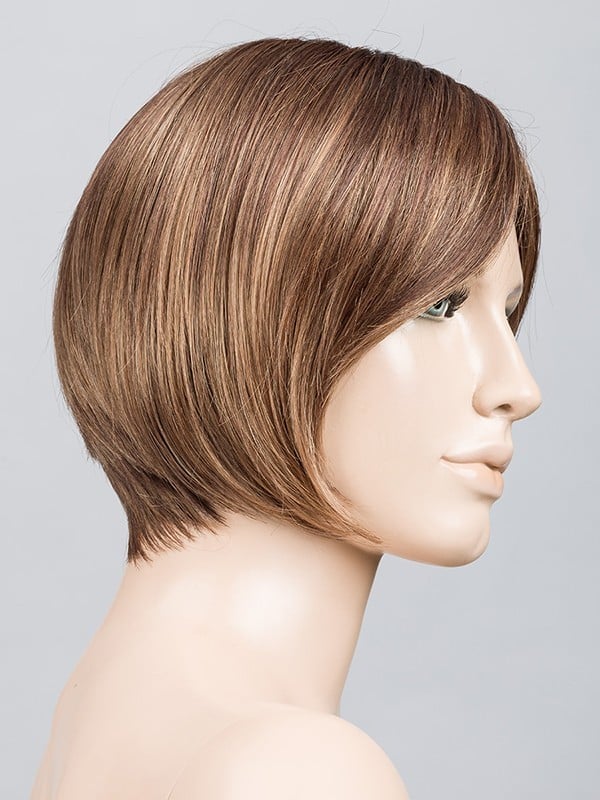 Perruque Talia Mono Part : carré court nuque dégagée, frange de côté, tulle cinéma transparent pour un rendu naturel