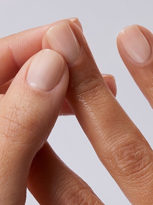 Soin ongles réparateur 9ml aux actifs bio : renforce les ongles abîmés et apaise les cuticules irritées