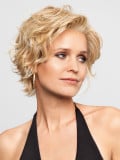 Perruque Hi Sun Devine Gisela Mayer : coupe courte effilée, volume sur le dessus, Lace Part naturel (fibre synthétique chauffabl