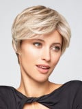 Perruque Sun Cool Gisela Mayer : coupe courte lisse, mèche latérale, fibre synthétique thermo 150°C, confort Essential 2