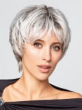 Perruque Sun Ever Gisela Mayer : coupe courte synthétique avec volume naturel et frange effilée, confortable au quotidien.