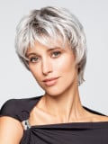 Perruque Sun Ever Gisela Mayer : coupe courte synthétique avec volume naturel et frange effilée, confortable au quotidien.