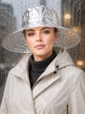 Chapeau de pluie Tiana MM Paris en PVC brillant, taille unique, idéal pour l’automne-hiver. Découvrez les coloris.