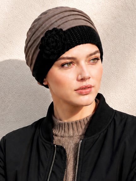 Bandeau Vélia MM Paris en dentelle, taille unique, pour sublimer vos turbans avec confort et féminité. Découvrez les coloris.
