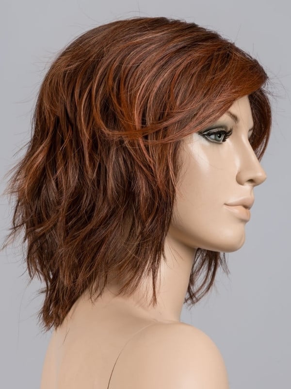 Perruque Anima Ellen Wille carré court wavy en fibre synthétique résistante à la chaleur, avec lace front discret et volume natu