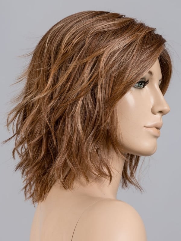 Perruque Anima Ellen Wille carré court wavy en fibre synthétique résistante à la chaleur, avec lace front discret et volume natu