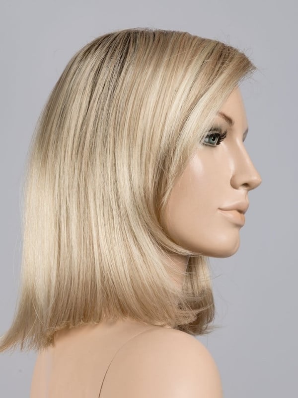 Perruque Flirt Mono Part Ellen Wille mi-longs lisse avec lace front et raie mono-filament pour un effet naturel. Découvrez les c