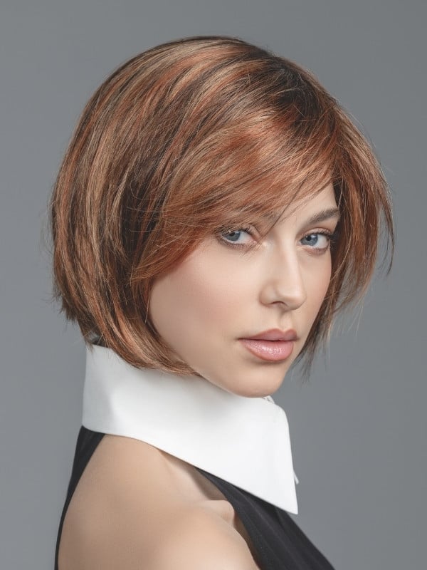 Perruque French Mono Part Ellen Wille coupe courte lisse avec raie semi mono-filament et lace front pour un effet naturel