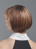 Perruque French Mono Part Ellen Wille coupe courte lisse avec raie semi mono-filament et lace front pour un effet naturel