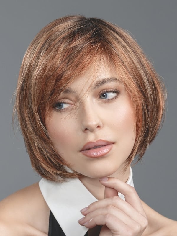 Perruque French Mono Part Ellen Wille coupe courte lisse avec raie semi mono-filament et lace front pour un effet naturel
