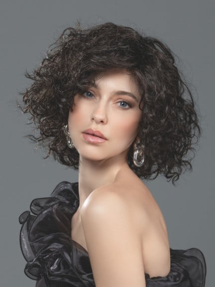 Perruque Loop Ellen Wille mi-longue bouclée en fibre synthétique avec lace front, volume naturel et bonnet standard. Comparez le