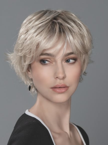 Perruque Raise rooted mix – Coupe courte dégradée volume naturel