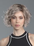 Perruque Turn Mono Part Ellen Wille courte bouclée en fibre synthétique avec lace front et raie semi mono-filament, effet nature