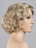 Perruque Turn Mono Part Ellen Wille courte bouclée en fibre synthétique avec lace front et raie semi mono-filament, effet nature