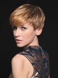 Perruque Point : coupe courte asymétrique avec longue frange, rendu naturel, plusieurs coloris disponibles (rooted/mix).