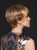 Perruque Point : coupe courte asymétrique avec longue frange, rendu naturel, plusieurs coloris disponibles (rooted/mix).