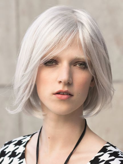 Découvrez Long Page Mono Lace perruque carré avec frange ultra légère