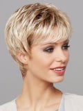 Perruque Express Light Gisela Mayer : coupe courte dégradée effilée, fibre synthétique, volume naturel, style sportif et féminin