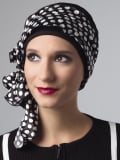 Foulard Romance MMParis à nouer sur turban : longs pans, volume et style, à porter seul ou en accessoire.