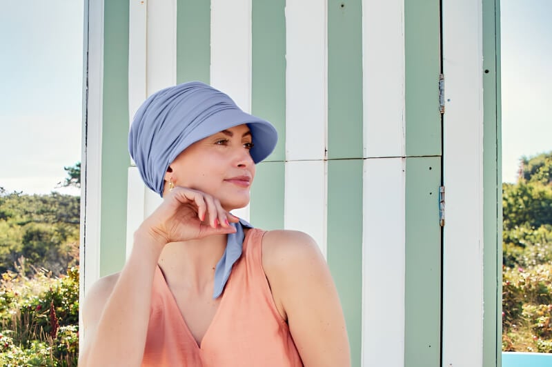 Quel chapeau quand on perd ses cheveux ? Guide pour protéger son cuir chevelu !