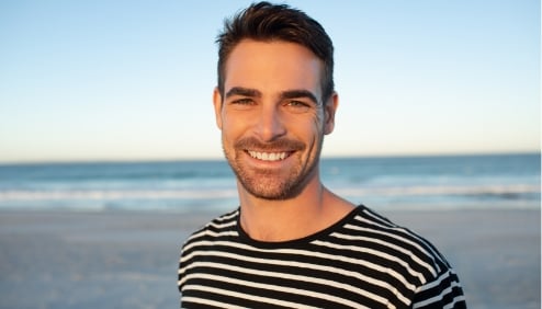 Compléments capillaires homme : une solution discrète et naturelle contre la calvitie